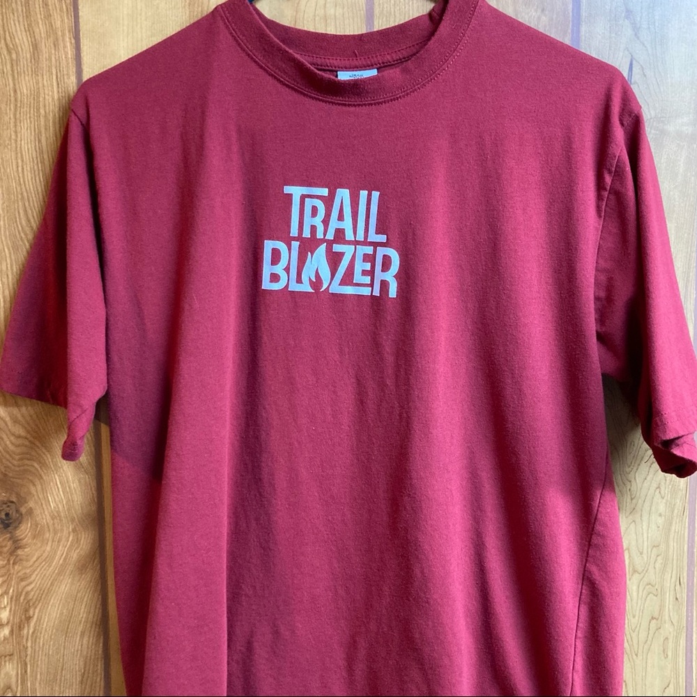 Men’s Tee Shirt Trail Blazer Size Large Cotton Polyester Burgandy Outdoor Comfy